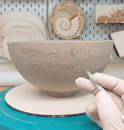 Bild "Tutorials Keramik:Tut-37-Schuessel-Schmetterling.jpg"