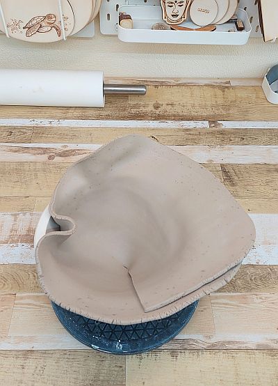 Bild "Tutorials Keramik:Tut-4-Schuessel-Schmetterling.jpg"