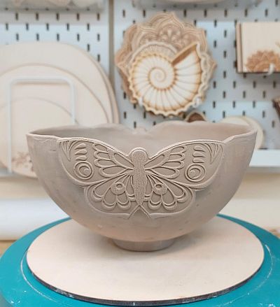 Bild "Tutorials Keramik:Tut-45-Schuessel-Schmetterling.jpg"