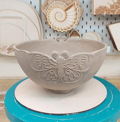 Bild "Tutorials Keramik:Tut-52-Schuessel-Schmetterling.jpg"