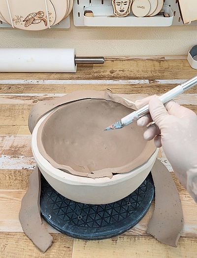 Bild "Tutorials Keramik:Tut-6-Schuessel-Schmetterling.jpg"