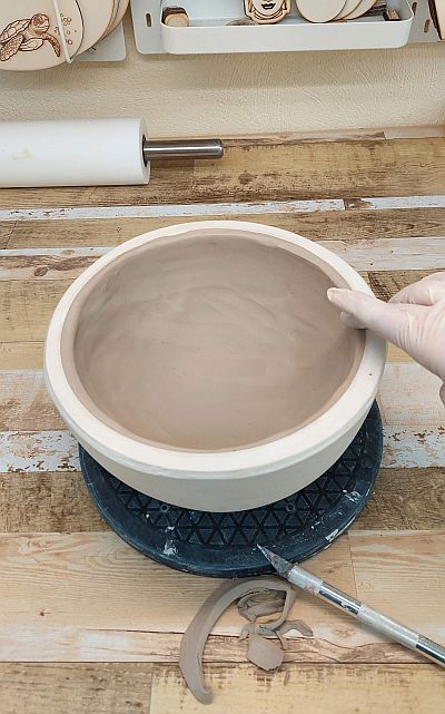 Bild "Tutorials Keramik:Tut-8-Schuessel-Schmetterling.jpg"